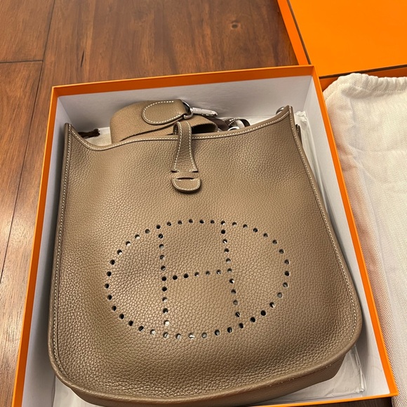 HERMES
Taurillon Clemence Evelyne III PM Etoupe - Picture 8 of 11